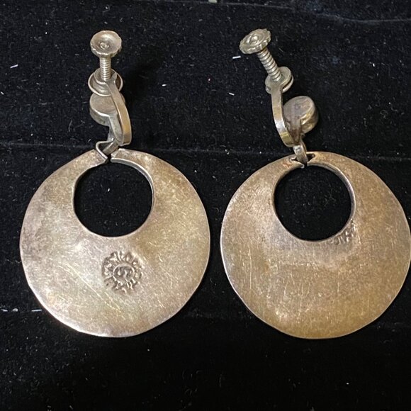 1.5" x 1.25" Vintage Taxco Sterling Silver Screw Back Earrings With Crushed Turq - Picture 4 of 8